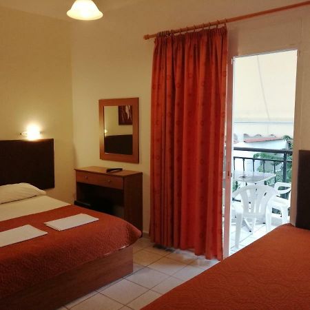 Giannis Hotel Paralía Exterior foto