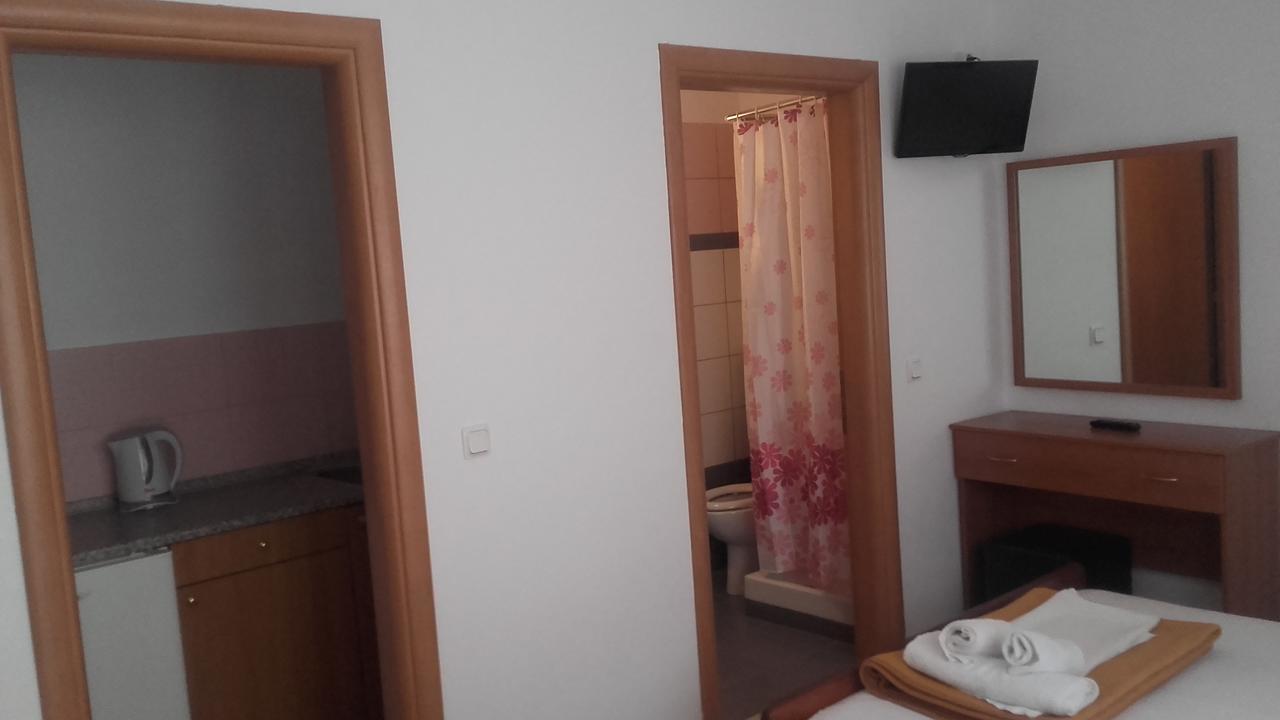 Giannis Hotel Paralía Habitación foto